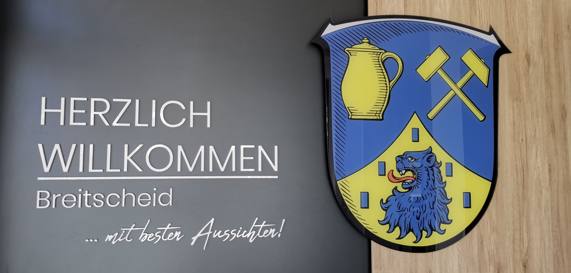 Schild im Rathaus: Herzlich Willkommen